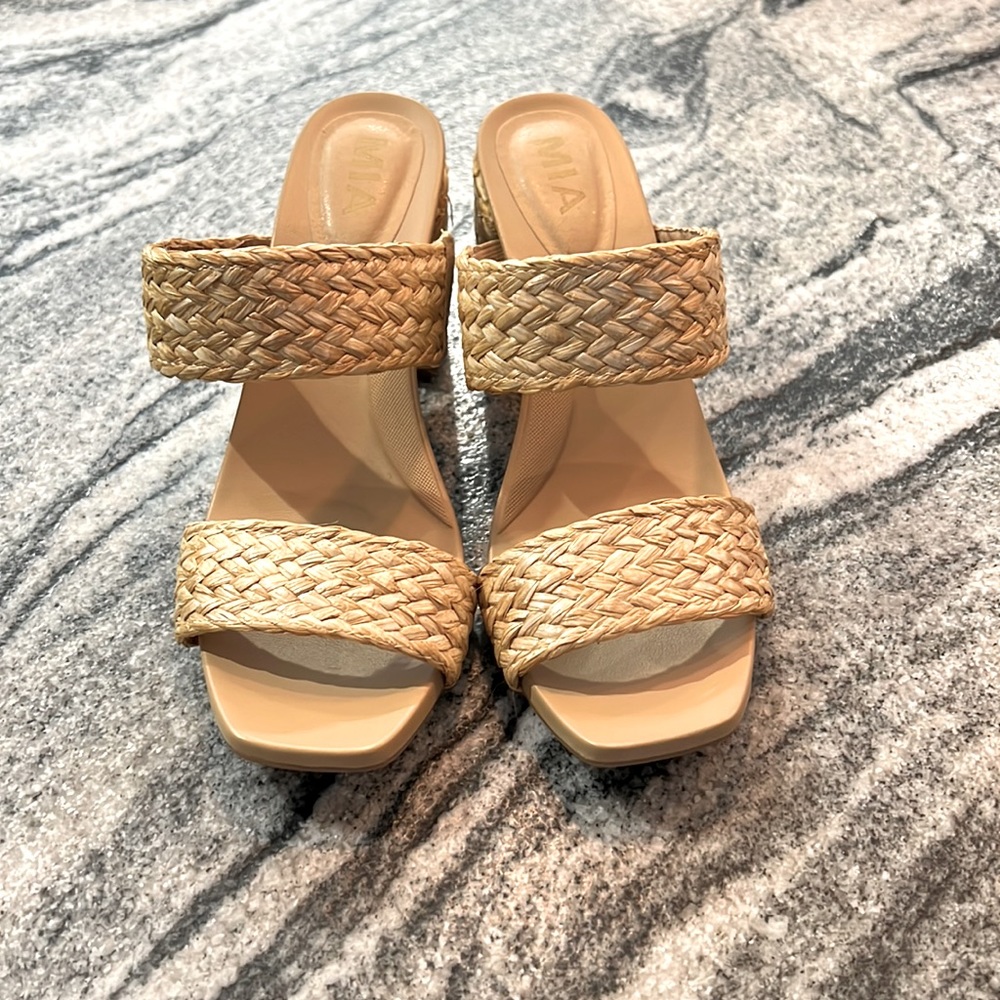 MIA Felicity Heeled Sandal - Natural Raffia - Size 8M - New In Box - Resortwear